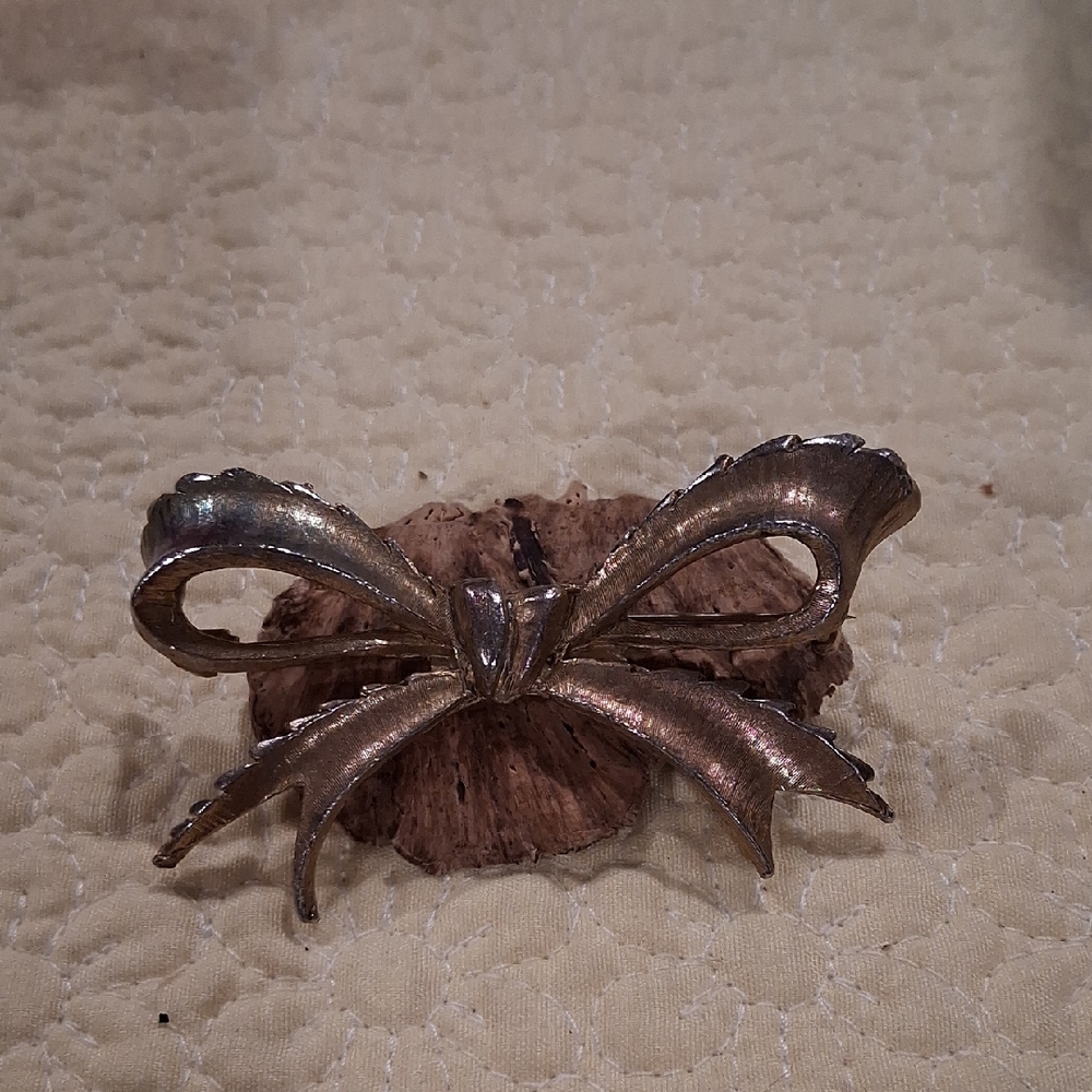 Chic Gold-Toned Bow Brooch Some Tarnish
